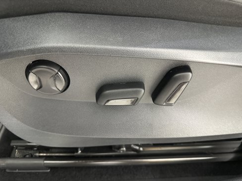 Used 2022 Volkswagen Tiguan SE R-Line image 10