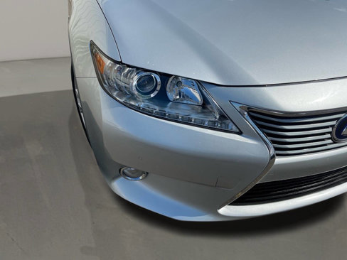 Used 2013 Lexus ES 300h w/ Luxury Pkg image 10