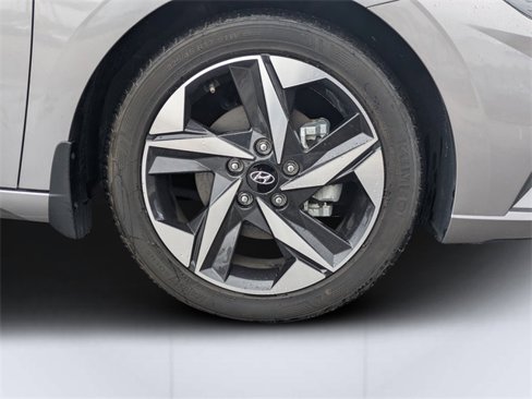 Used 2023 Hyundai Elantra SEL w/ Convenience Package image 11