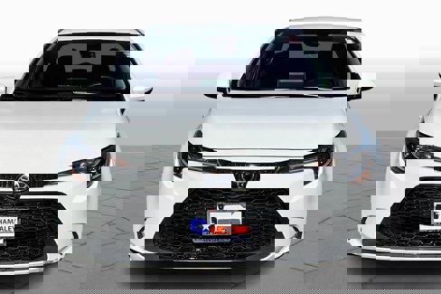 Used 2021 Toyota Corolla LE image 3