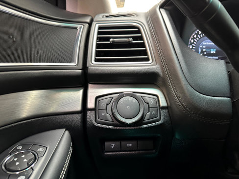 Used 2016 Ford Explorer Platinum image 32