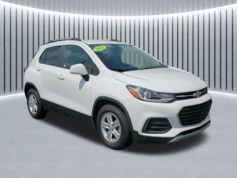 Used 2021 Chevrolet Trax LT image 2