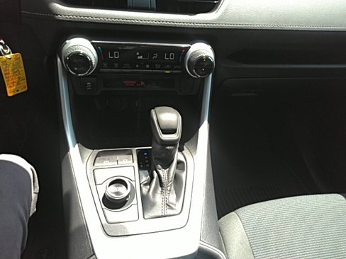 Used 2022 Toyota RAV4 LE image 5