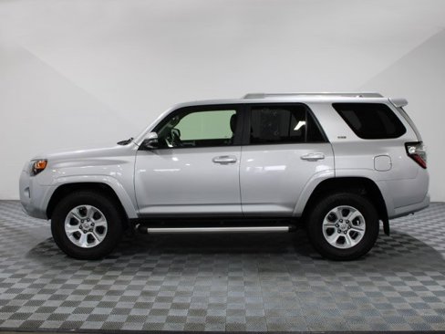 Used 2016 Toyota 4Runner SR5 Premium image 3