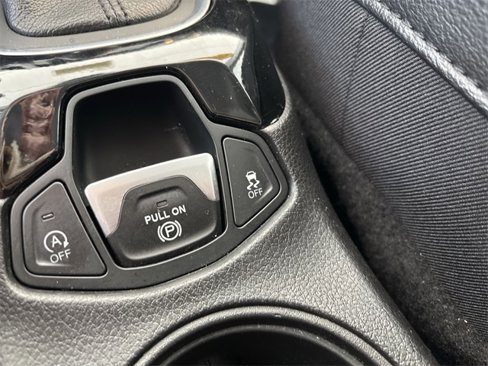 Used 2020 Jeep Compass Latitude image 27