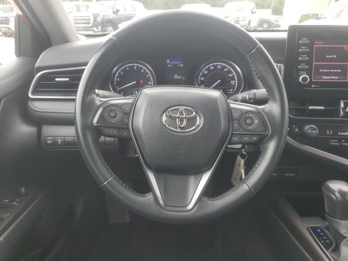 Used 2023 Toyota Camry SE image 11