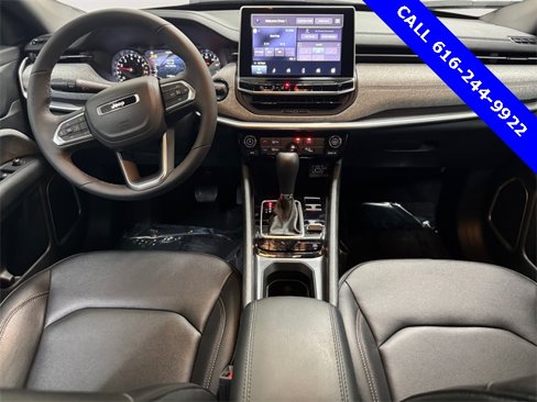 Used 2024 Jeep Compass Latitude image 5