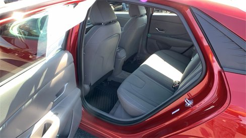Used 2023 Hyundai Elantra SEL w/ Winter Weather Package image 18