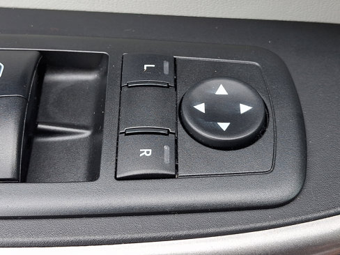 Used 2019 Jeep Cherokee Limited image 27
