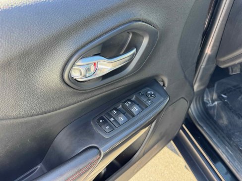 Used 2020 Jeep Cherokee Trailhawk w/ Comfort/Convenience Group image 17