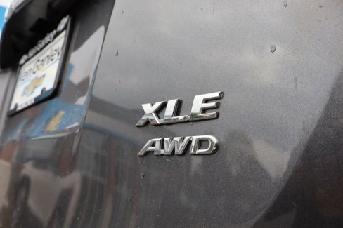 Used 2018 Toyota RAV4 XLE image 32