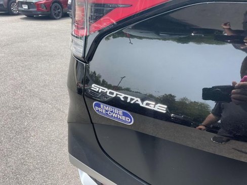 Used 2023 Kia Sportage LX image 5