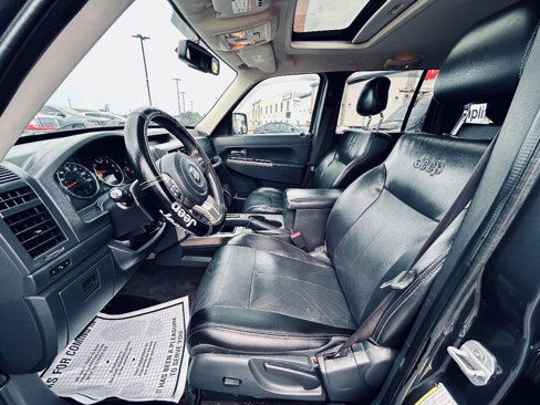 Used 2011 Jeep Liberty Limited image 12