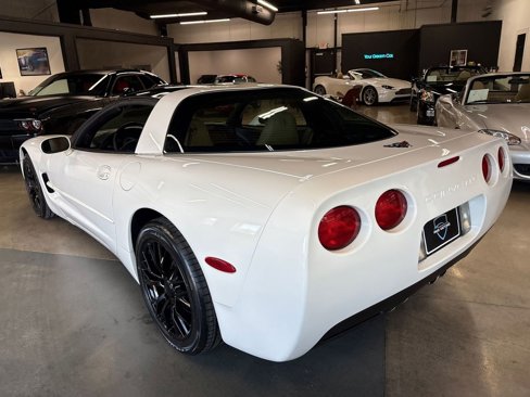Used 2002 Chevrolet Corvette Coupe image 8