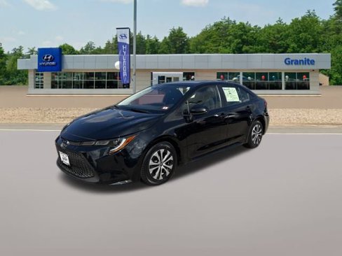 Used 2022 Toyota Corolla LE image 2