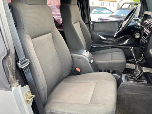 Used 2006 Jeep Wrangler X image 27