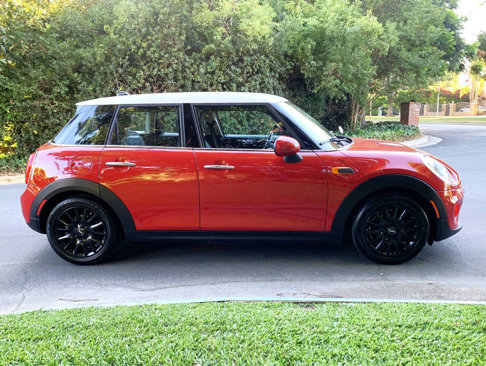 Used 2015 MINI Cooper 4-Door Hardtop image 9