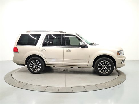 Used 2017 Lincoln Navigator Select image 8