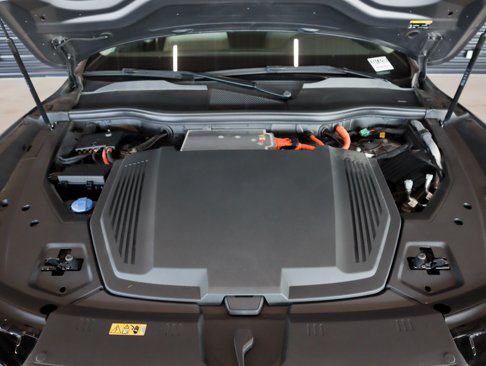 Used 2022 Audi e-tron Premium image 4