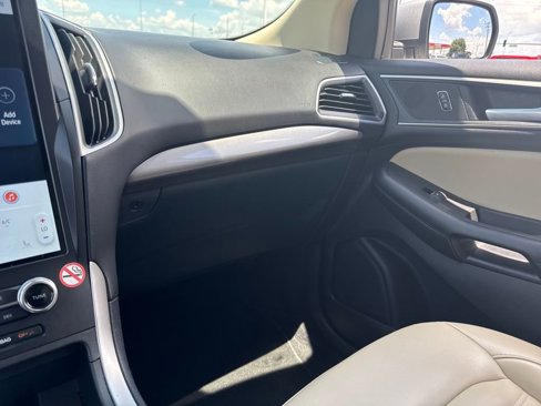 Used 2024 Ford Edge SEL image 25