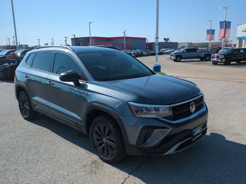 Used 2022 Volkswagen Taos S image 2