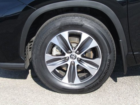 Used 2021 Toyota Highlander XLE image 4