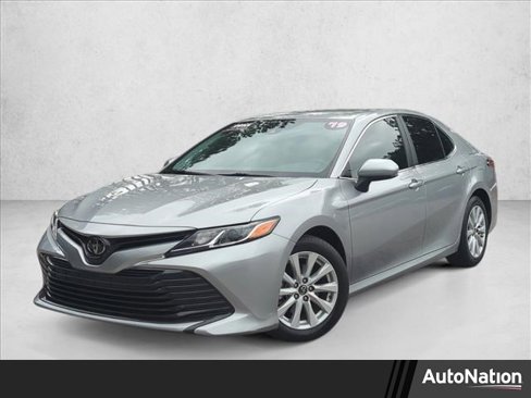 Used 2019 Toyota Camry LE image 1