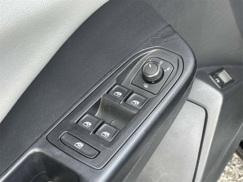 Certified 2023 Volkswagen Taos SE image 18