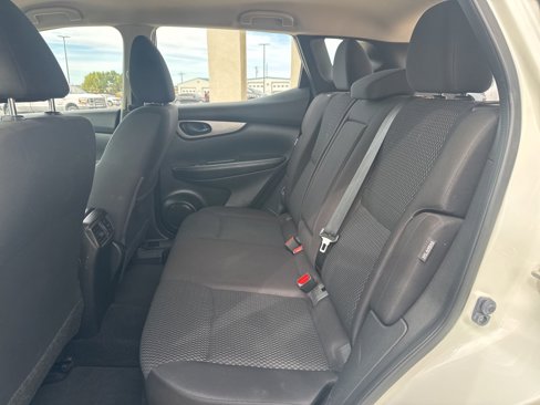 Used 2022 Nissan Rogue Sport S image 11