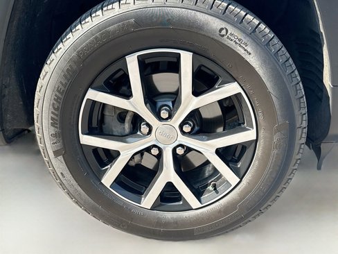 Used 2024 Jeep Grand Cherokee Limited image 32