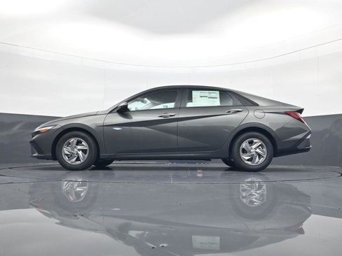 New 2025 Hyundai Elantra SE image 28