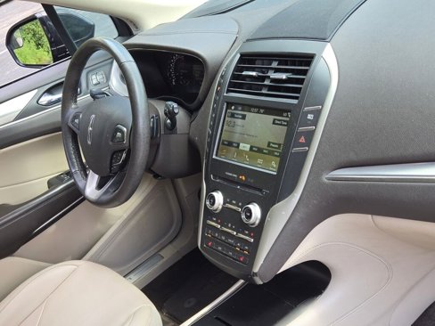Used 2017 Lincoln MKC Premiere image 5
