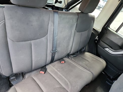Used 2015 Jeep Wrangler Unlimited Sahara w/ Connectivity Group image 18