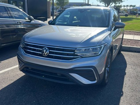 Used 2022 Volkswagen Tiguan SE image 1