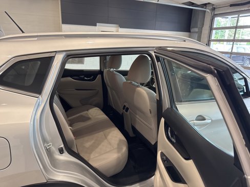 Used 2018 Nissan Rogue Sport SV image 14