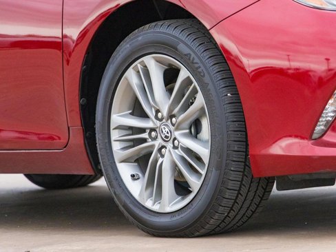 Used 2017 Toyota Camry SE image 2