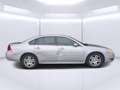 Used 2010 Chevrolet Impala LT image 2