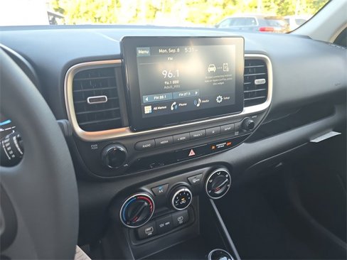 New 2025 Hyundai Venue SE image 20