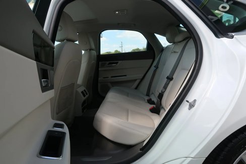 Used 2017 Jaguar XF Prestige image 16