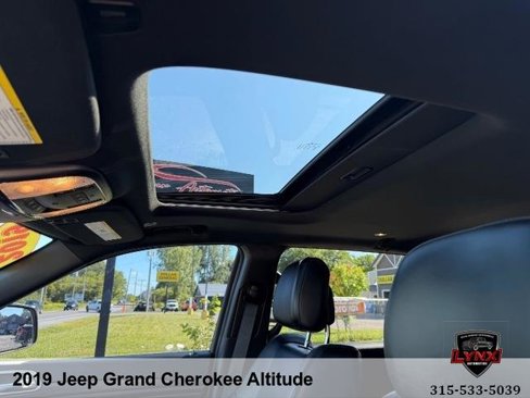 Used 2019 Jeep Grand Cherokee Altitude image 32