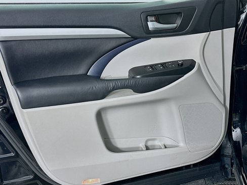 Used 2015 Toyota Highlander XLE image 19