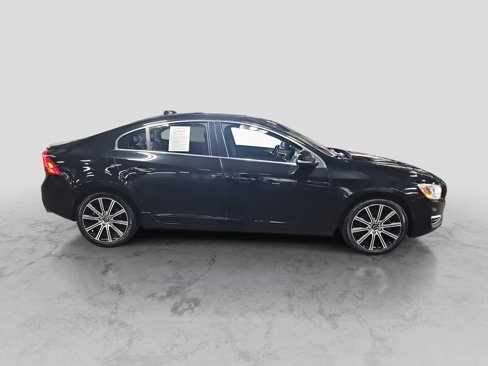 Used 2018 Volvo S60 T5 Inscription image 8