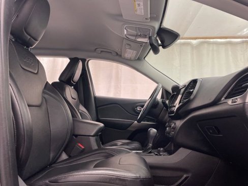 Used 2019 Jeep Cherokee Limited image 12