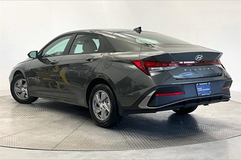 Certified 2025 Hyundai Elantra SE image 12