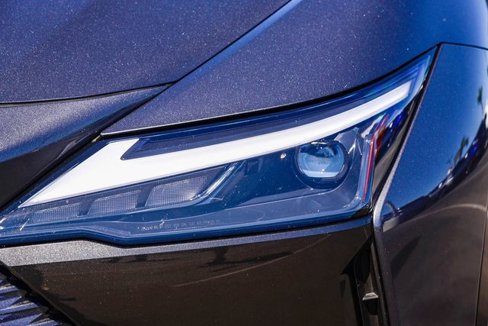 Used 2025 Lexus RZ 300e image 11