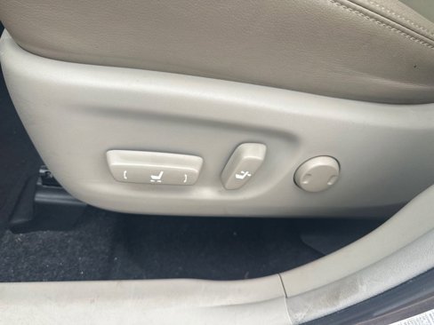Used 2017 Toyota Prius V Three image 13
