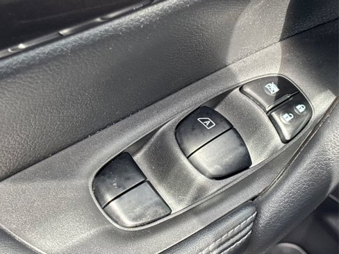 Used 2019 Nissan Rogue SV w/ Premium Package image 21