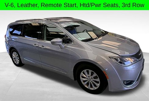 Used 2018 Chrysler Pacifica Touring-L image 1