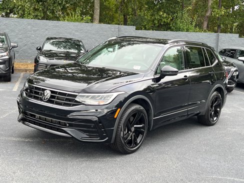 Used 2023 Volkswagen Tiguan SE R-Line image 2