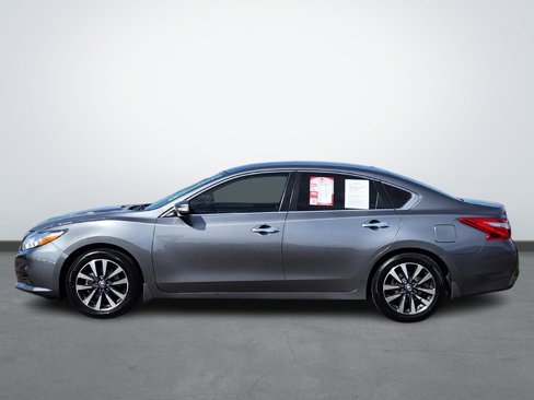 Used 2016 Nissan Altima 2.5 SV w/ Convenience Package image 2